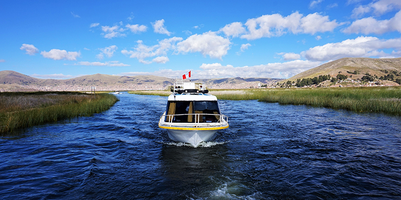 boat trip to uros